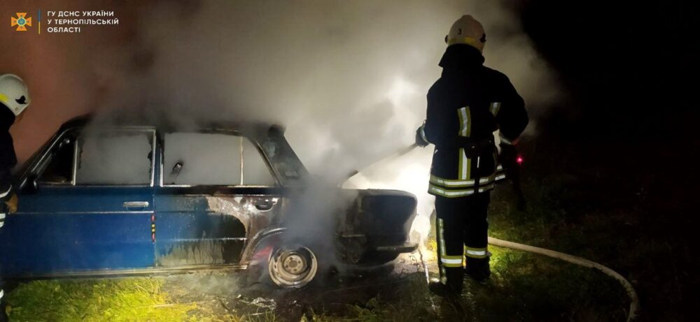 У Товстолузі сьогодні вночі згорів автомобіль (ФОТО)