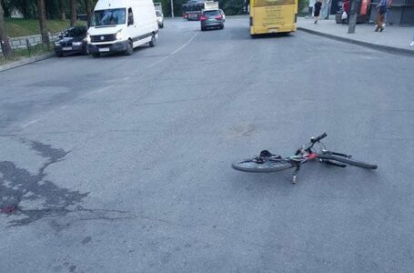 У Тернополі внаслідок ДТП травмувався 16-річний велосипедист