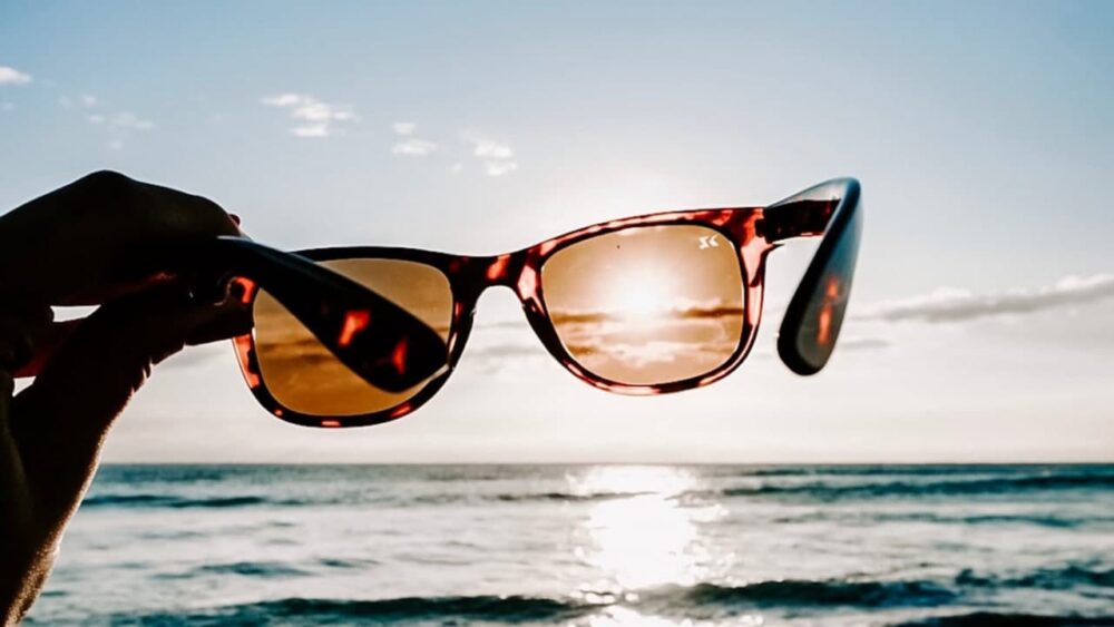 Які сонцезахисні окуляри взяти у відпустку?