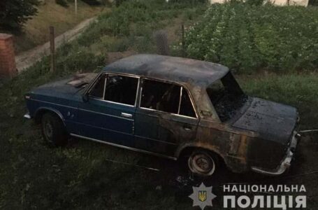 Під Тернополем чоловікові підпалили автомобіль (ФОТО)