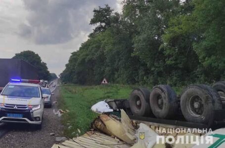 Зіткнулися дві вантажівки і легкове авто: в аварії на Тернопільщині травмувалися 4 людей