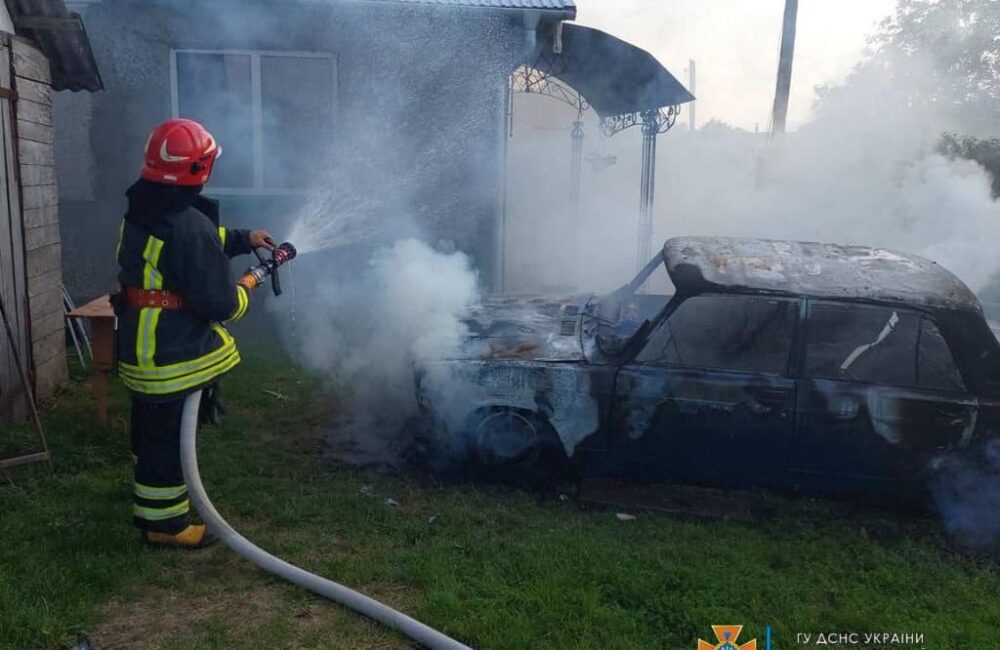 На Теребовлянщині згорів автомобіль “Жигулі” (ФОТО)