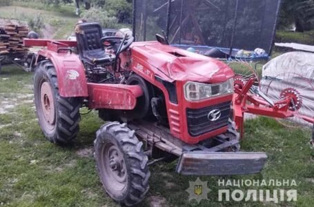 На Кременеччині внаслідок перекидання трактора загинув чоловік