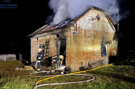 У селі поблизу Тернополя загорівся житловий будинок (ФОТО)