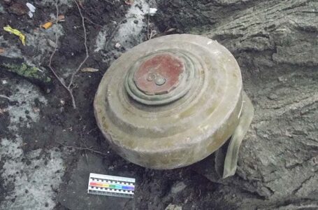 На подвір’ї однієї із шкіл Тернополя виявили протитанкову міну
