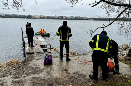 У Тернополі в озері втопився чоловік