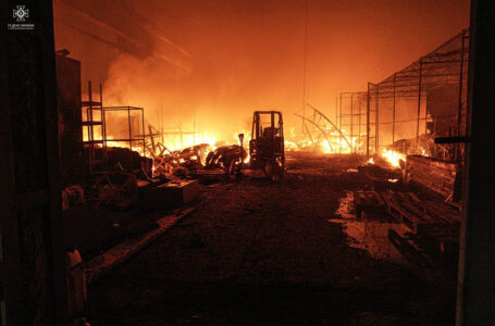 У Тернополі вночі знову лунали вибухи: пошкоджені будинки та автомобілі
