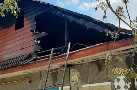 На Шумщині горіли два житлових будинки