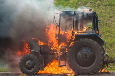 На Теребовлянщині під час пожежі господарської будівлі згорів трактор