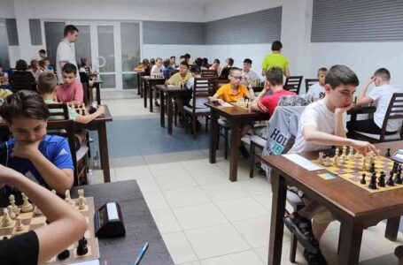 У Тернополi триває чемпіонат України з шахів серед юнаків і дівчат