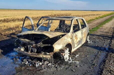 У полях на Гусятинщині згорів легковий автомобіль (ФОТО)
