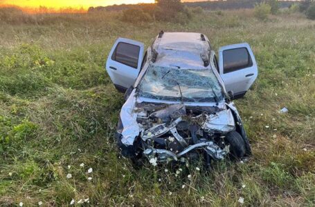 На Теребовлянщині перекинувся автомобіль “Рено Дастер”. Травмована 21-річна водійка