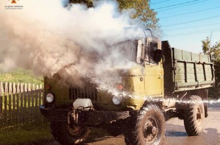На Бережанщині посеред дороги загорівся вантажний автомобіль (ФОТО)
