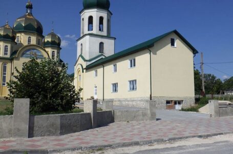 У Скалаті житель Хмельниччини обікрав церкву та проборство