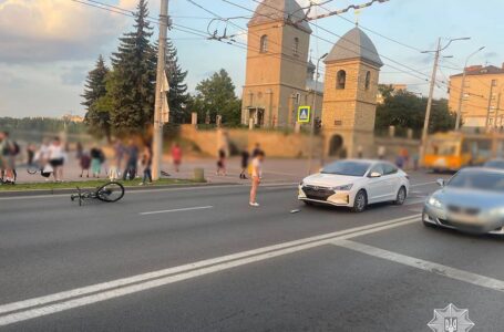У Тернополі біля Надставної церкви водій легковика збив велосипедиста
