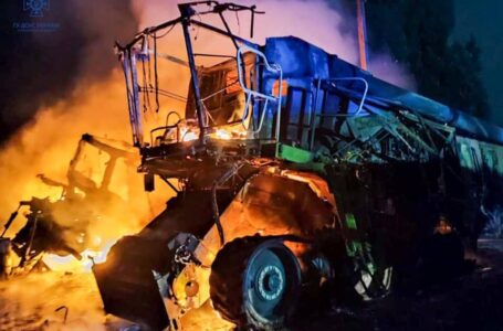 У Більче-Золотому згоріли трактор і комбайн (ФОТО)