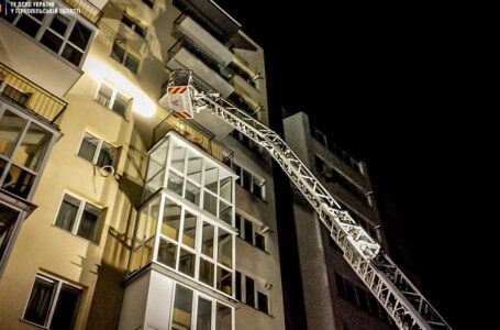 У Тернополі під час гасіння пожежі в багатоповерхівці врятували 12 людей