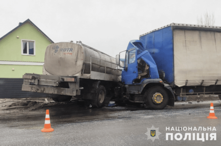 Поблизу Кременця зіткнулися дві вантажівки (ФОТО)