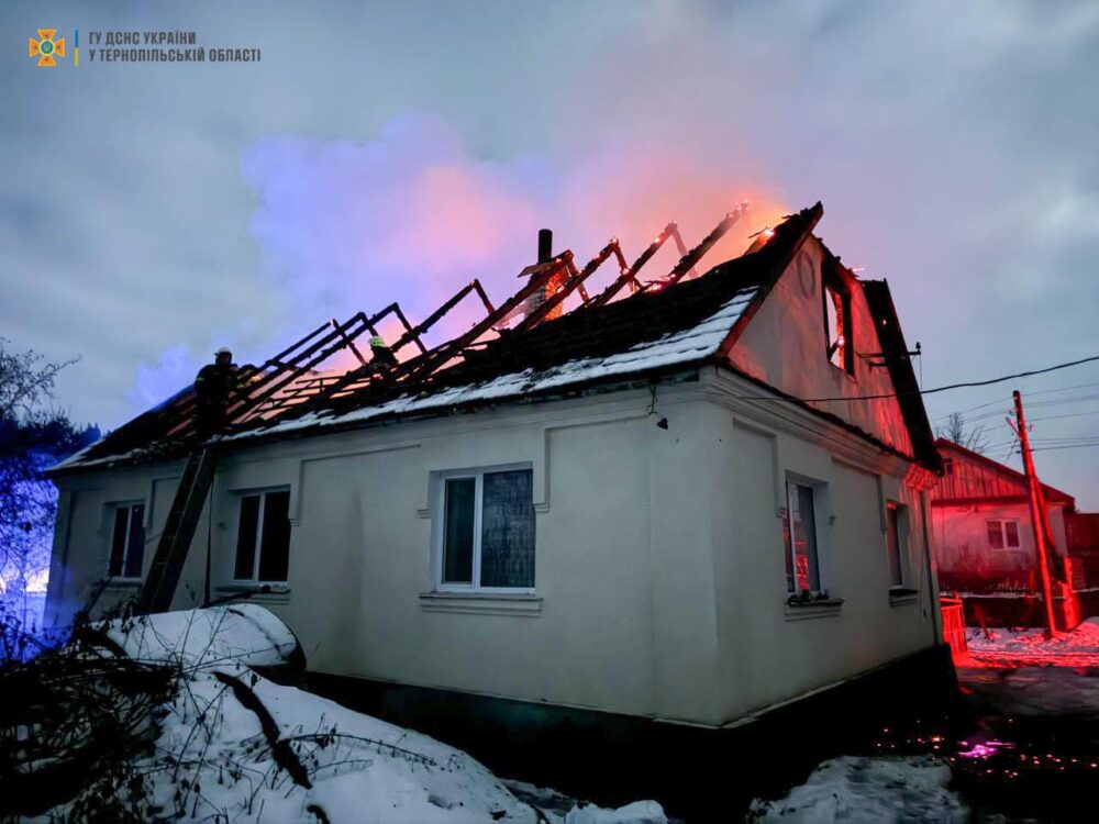 У Вишнівецькій громаді згорів дах житлового будинку (ФОТО)