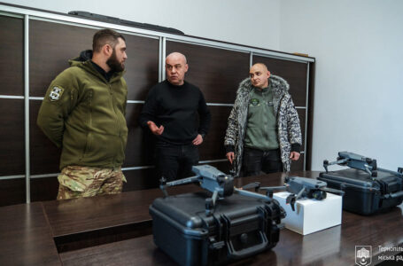 Міська рада Тернополя закупила для фронту ще 290 ударних дронів, тепловізори,  радіостанції та інше обладнання