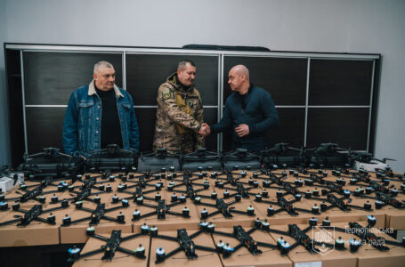 Сергій Надал: Передали нашим тернопільським захисникам з сухопутних військ 9 квадрокоптерів Mavic та 50 FPV-дронів