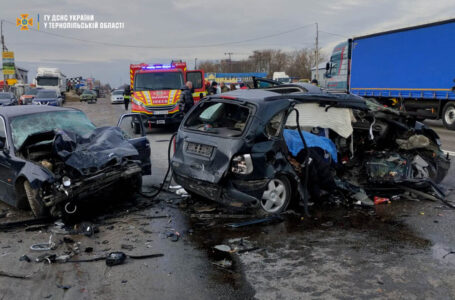 В аварії поблизу Тернополя одна людина загинула і ще 7 – травмовано