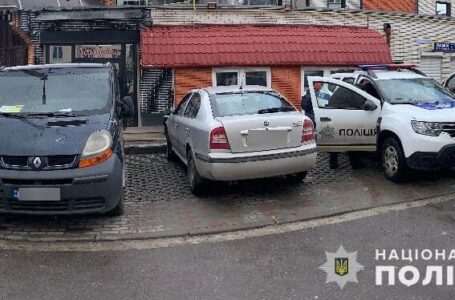 У Тернополі злий чоловік обливав кислотою припарковані автомобілі