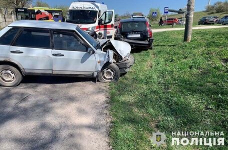 В аварії у Чернихівцях водій ВАЗу отримав важкі травми