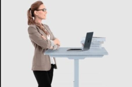 Эргономичные офисные, письменные и компьютерные столы: в чем их преимущества?