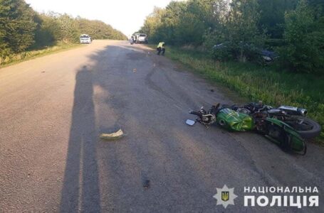 У Мельнице-Подільській громаді водій “Фольксвагена” збив мотоцикліста