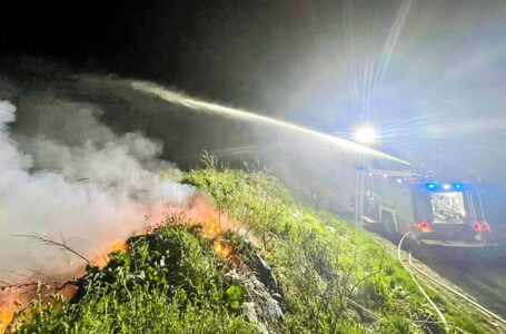 Бучацькі рятувальники ліквідували пожежу стихійного сміттєзвалища