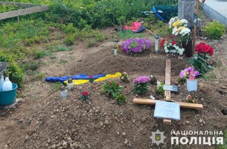 У Гусятині 53-річний чоловік вчинив наругу над чотирма могилами військових