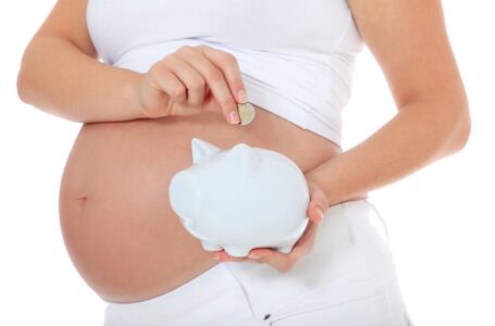Кредити без застави для молодих мам: фінансова допомога в декреті