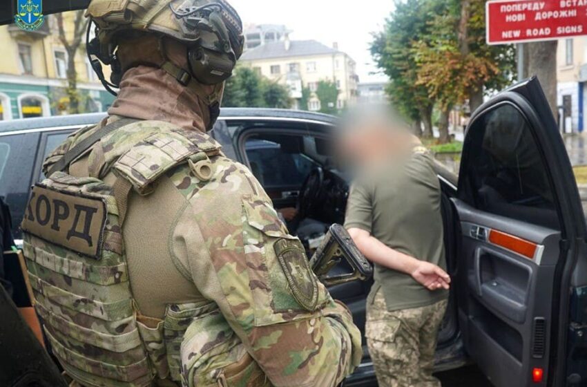 На Тернопільщині двоє посадовців районного ТЦК попалися на хабарі