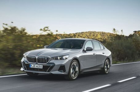 Порівняння BMW i5 з конкурентами: що робить його унікальним на ринку електричних седанів