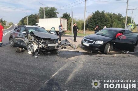 На Теребовлянщині зіткнулися автомобілі Mitsubishi та Hyundai. Є травмовані