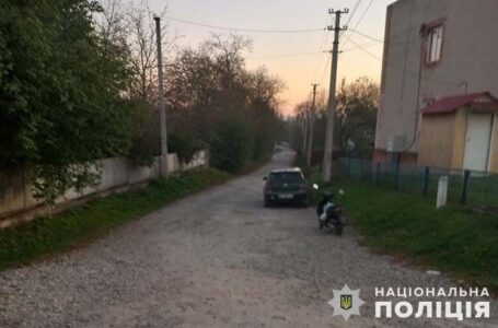 На Борщівщині водійка скутера зіткнулася з автомобілем