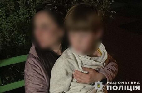 У Тернополі поліцейські розшукали хлопчика, який зник під час прогулянки з матір’ю