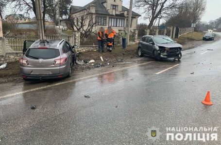 В аварії у Смиківцях травмувалися двоє пасажирів легкового авто