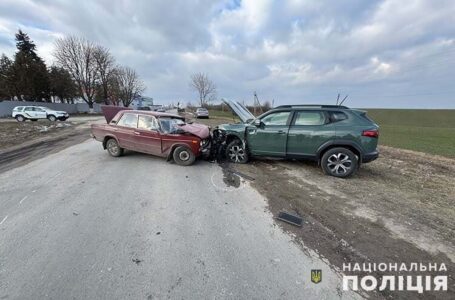 У селі поблизу Тернополя зіткнулися три автомобілі