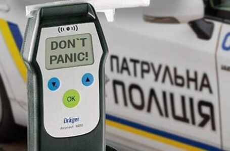 У Скалатській громаді п’яний водій BMW заїхав у паркан. Як покарали порушника?
