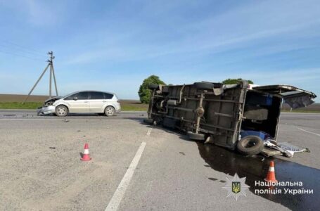 На Збаражчині перекинувся бус з 18-ма пасажирами