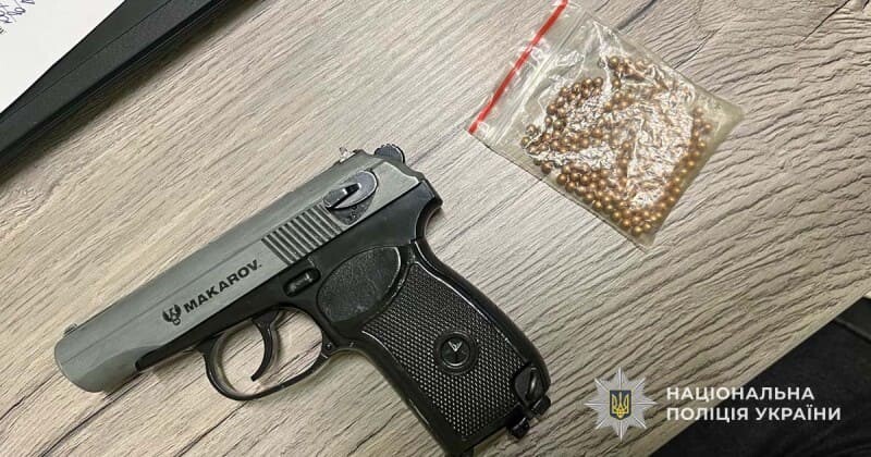 У Тернополі ображений підліток стріляв у дівчину з пневматичного пістолета