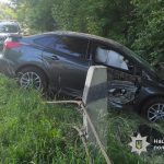 На трасі Тернопіль – Підволочиськ водійка “Форда” в’їхала у дерево