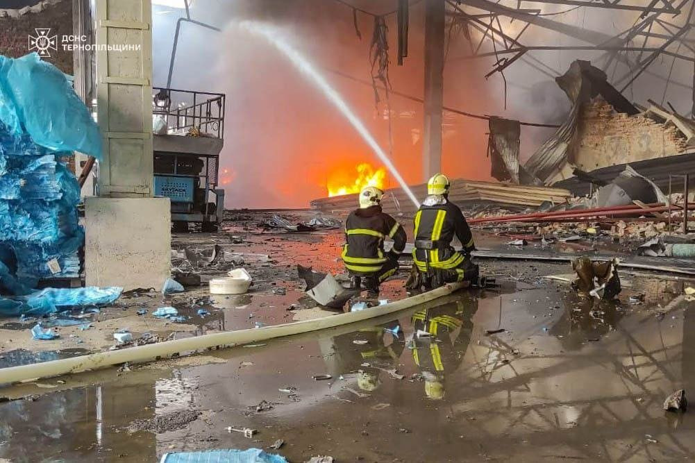 Наймасовіша ворожа атака на Тернопіль: пошкоджені підприємства, 5 людей постраждали