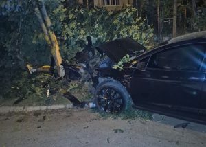 У Тернополі п’яний водій скоїв ДТП і в кущах заховався від поліції
