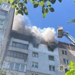 У Тернополі з палаючої квартири врятували 15-річну дівчинку