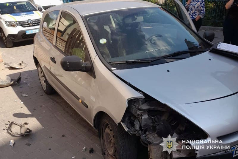 У Чорткові п’яний чоловік під магазином викрав автомобіль