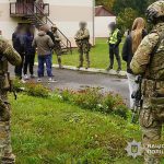 У Тернополі затримали групу військових, які катували людей та вимагали у них гроші