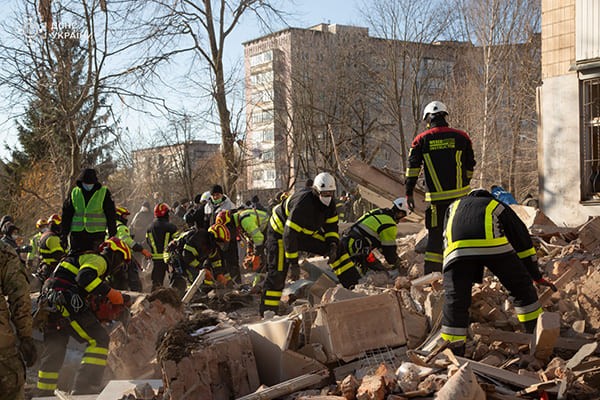 зруйнований будинок внаслідок ракетного обстрілу у Тернополі